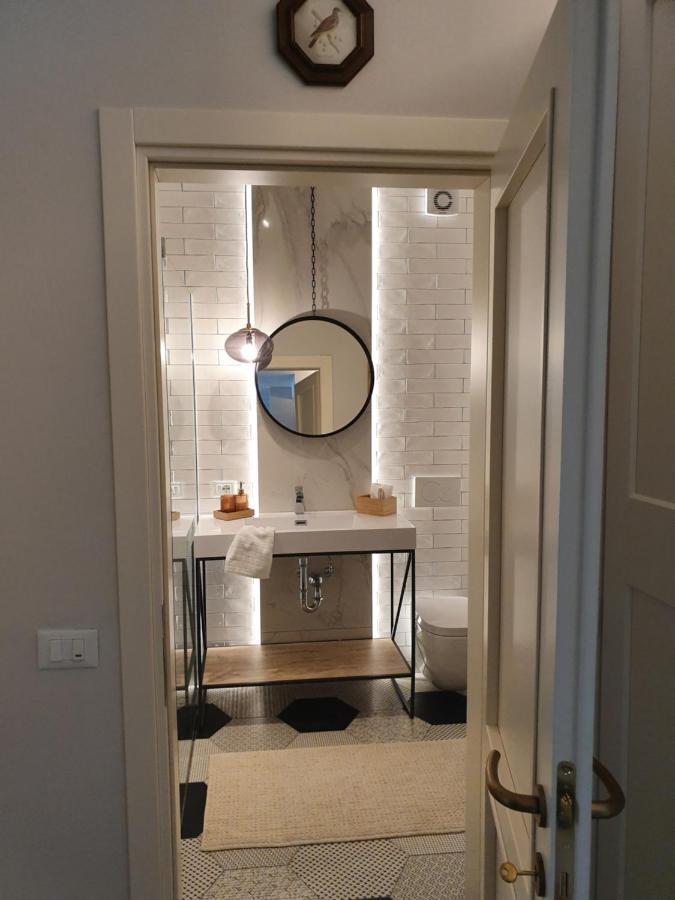 The Mirror - Terme